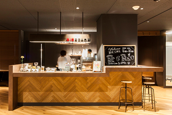 35,325 カフェ カウンター Stock Photos, High-Res Pictures, and Images - Getty Imagesカフェ 店内, バーカウンタ