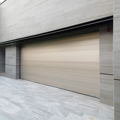 ガレージシャッターおしゃれに後付けDIY！価格もわかる - エクステリアのある暮らしブログ