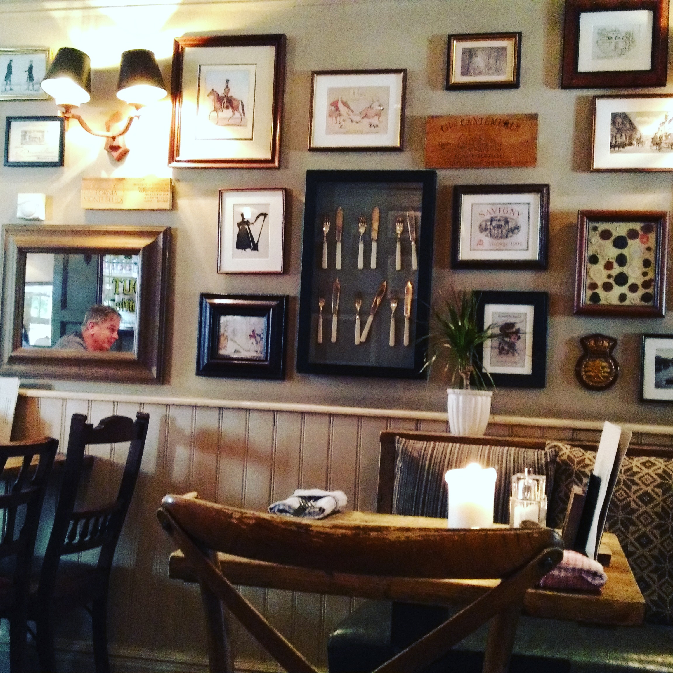 シンプルながらも個性的。あなただけの空間を演出する「Fe」の壁掛けアイアンインテリアSheage シェアージュ