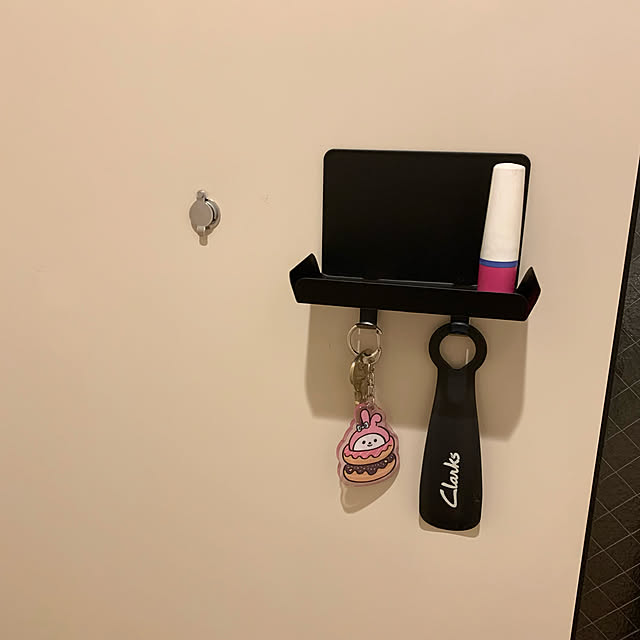 指1本で開閉できるダイソーの“たためるフック”が優秀--子ども用の収納にも♪えんウチ