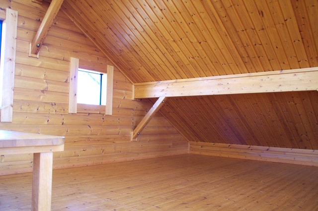 屋根裏収納を後付けしたい！リフォームの費用は？換気とDIYは要注意