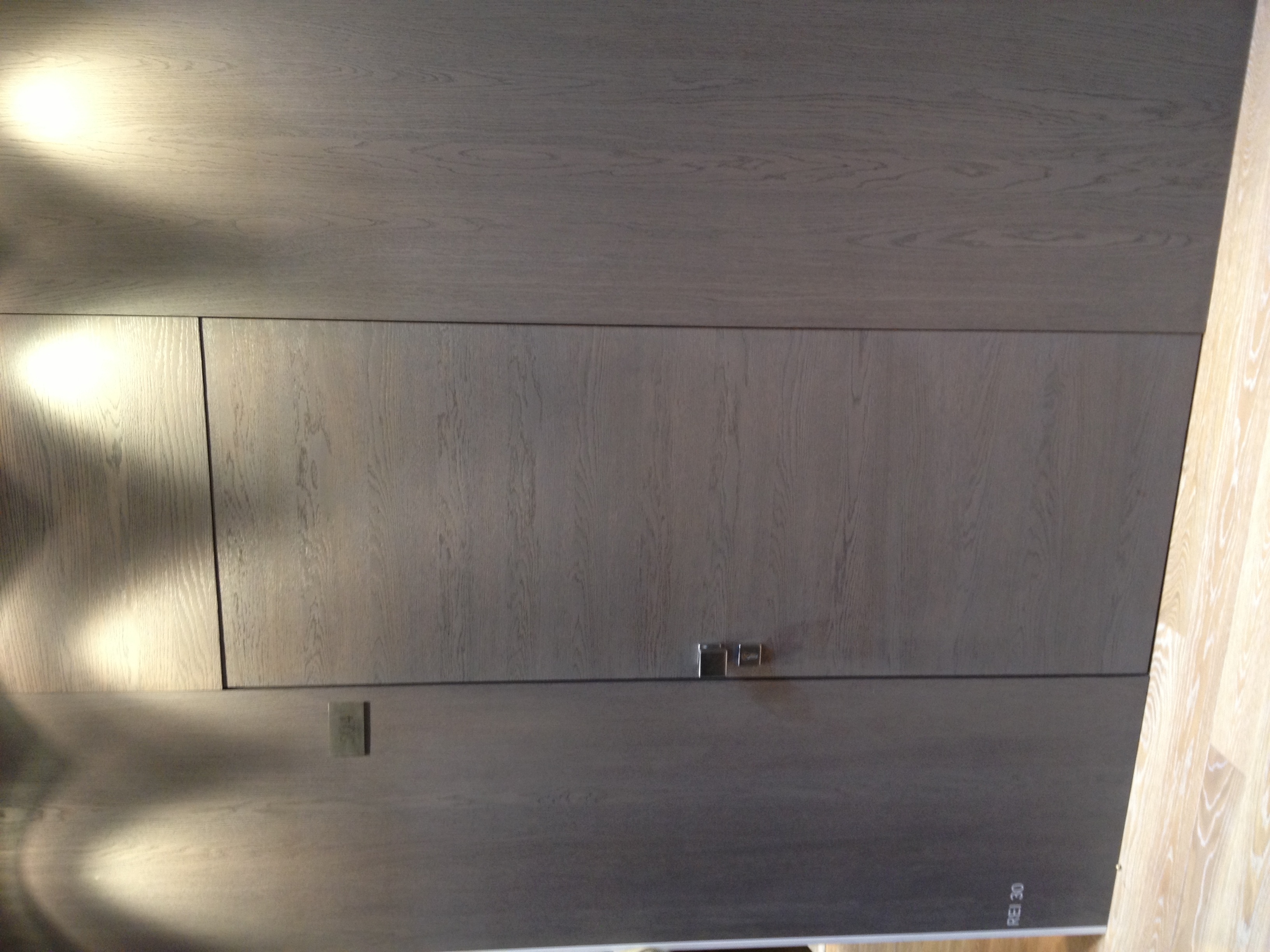 床と壁の色の組み合わせで考えるドア選び