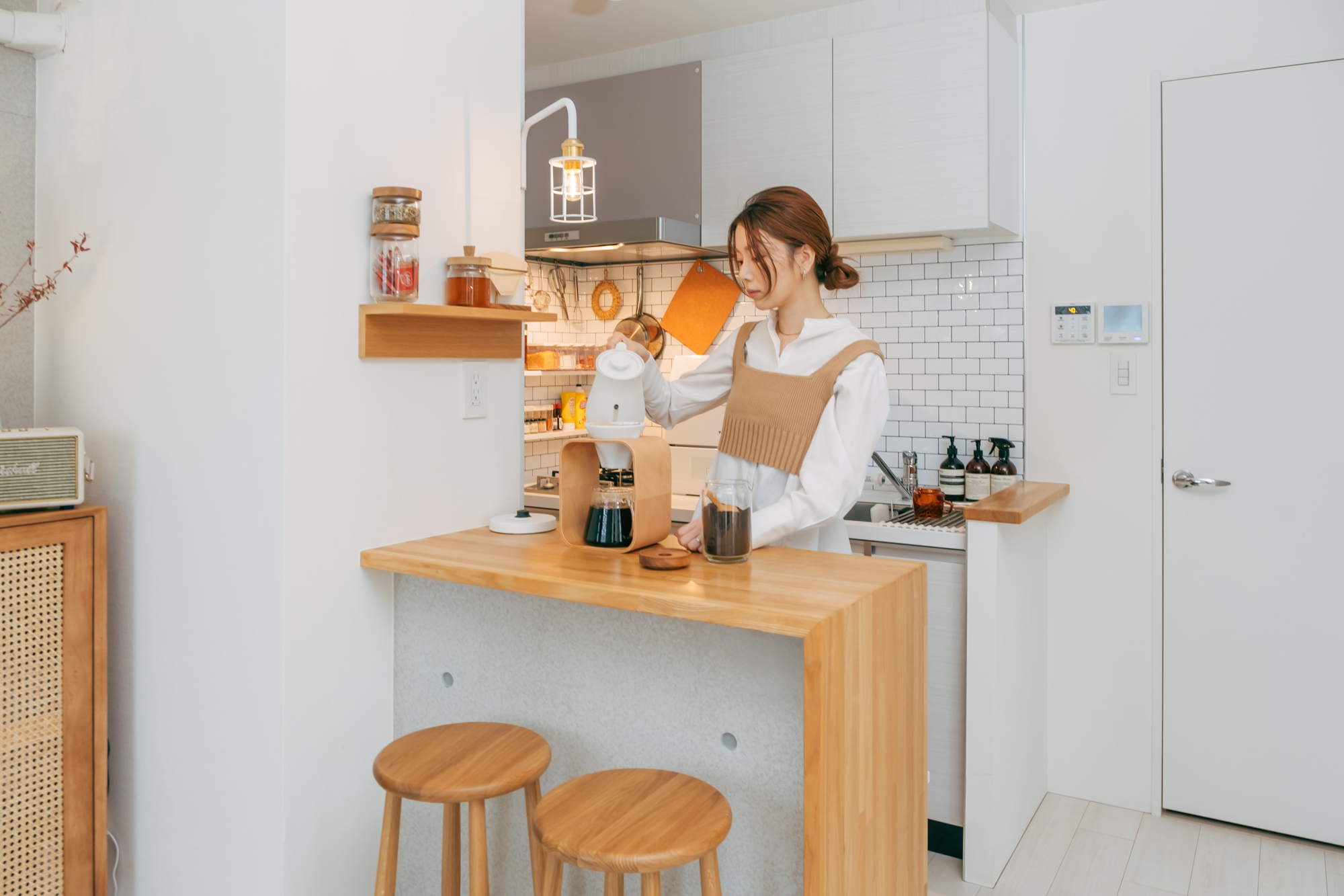 40 インテリア・寝具・収納 キッチンラック 伸縮 カウンター上収納 ラック 棚 木製 スリム コーナー リビング カウンター上 2段 薄型カウンター上ラック キッチン上収納 収納棚 キッチン お菓子収納 ホワイト 白 台所 カウンター 上 隙間収納 mysco