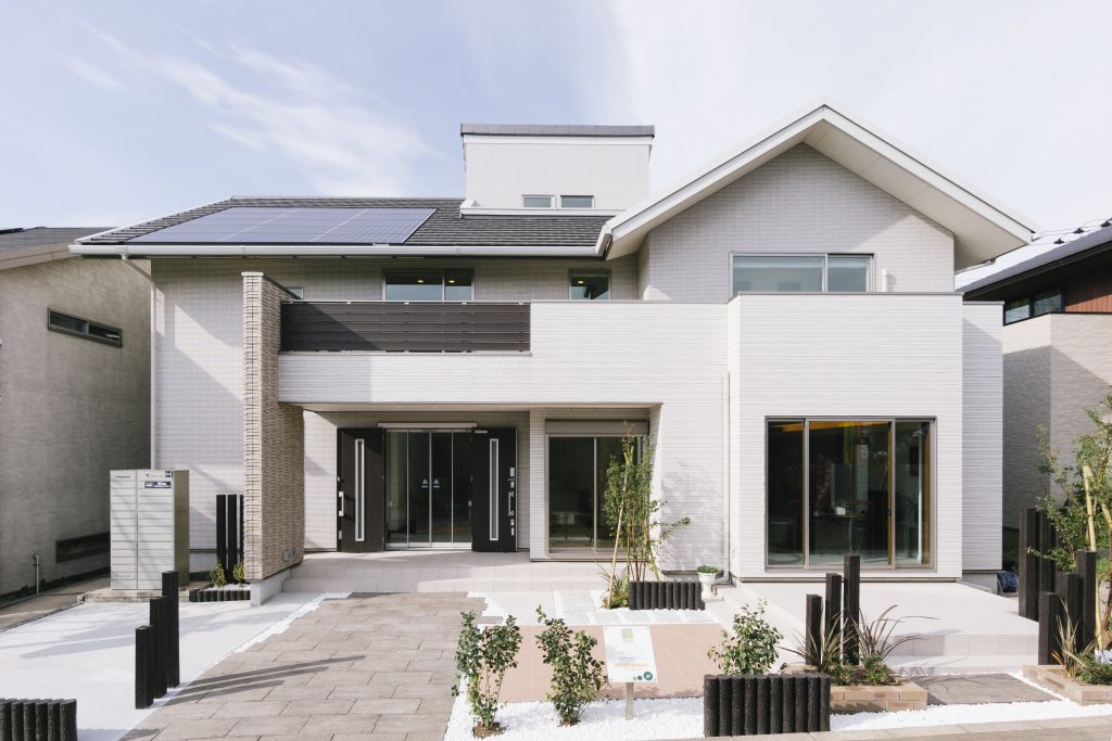 香川で見つけたシンプルモダンな白黒の家施工事例集