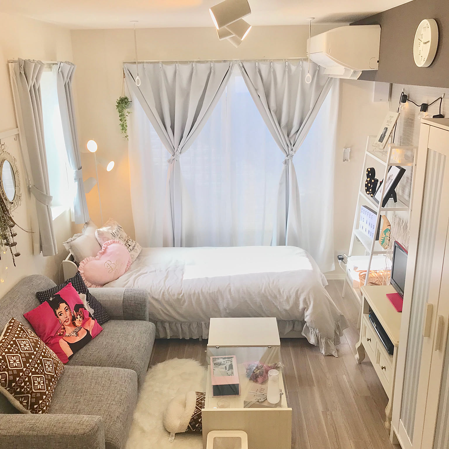 部屋の明かりを活かす！窓際ソファ配置の5つのポイント - オーダー家具、インテリア通販のアーネインテリア 公式