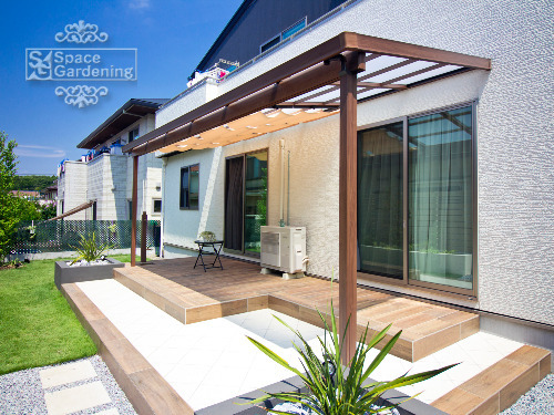 楽天市場在庫限りテラス屋根 後付け テラス 屋根 アルミ DIY ひさし バルコニー 1階用 1階 目隠し ベランダ 屋根 2.0ｍ × 6尺シンプルテラス屋根 R型 アール型 標準桁 2ｍ 国内有名メーカー品 ウッドデッキに設置可能 屋根 雨よけ 外構ポリカ屋根全国送料