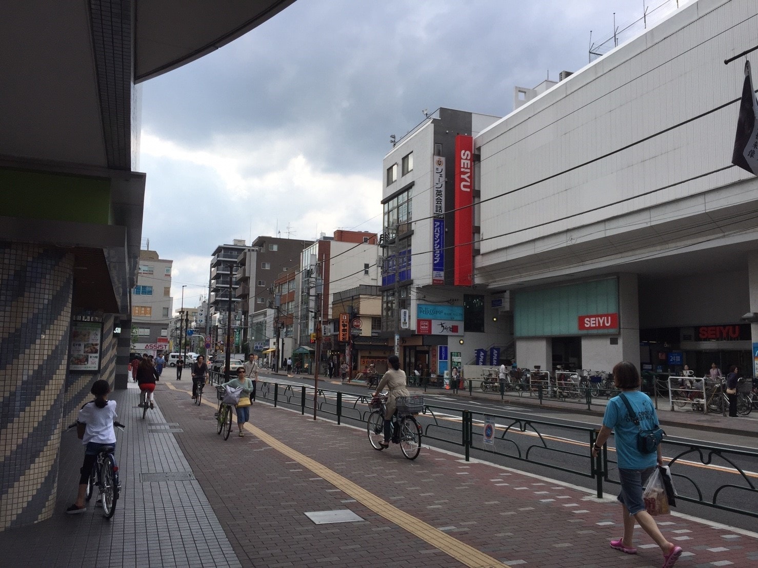 ２０２１年早春・雨の中の調布駅前 | 華和百貨商場