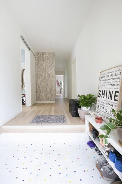 玄関・廊下の壁紙・クロス張り替えリフォームと費用定額の壁紙・クロス張り替えリフォームならリノコ