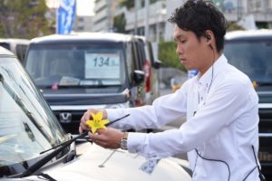 この後、名古屋からお越しの企業の皆様を情熱的におもてなすんだね！ 雨の沖縄だけど、気持ちは晴々と明るく司会進行するんだね！ 