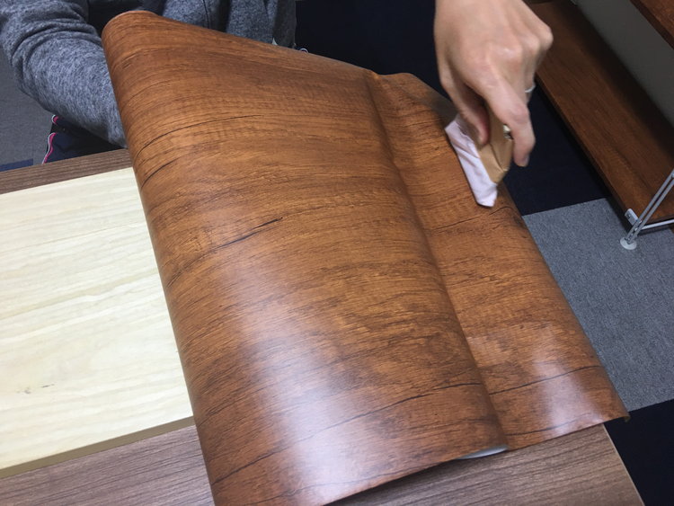 100均や無印で買える？定番人気の「食器棚シート」・おすすめ8選 おしゃれ・ずれない