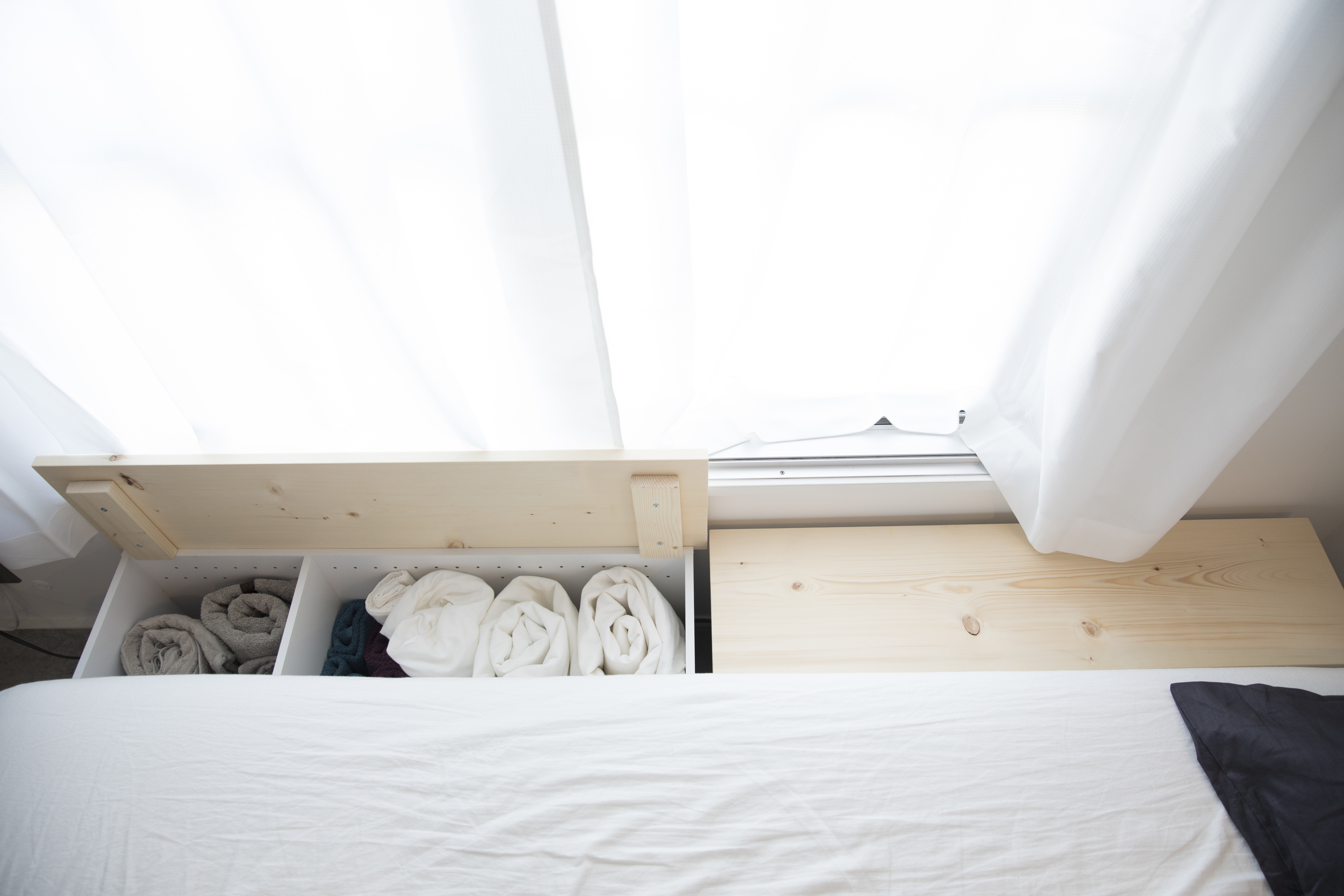 アイリスオーヤマのカラーボックスは収納力抜群！横置きでベンチ代わりにもママリ