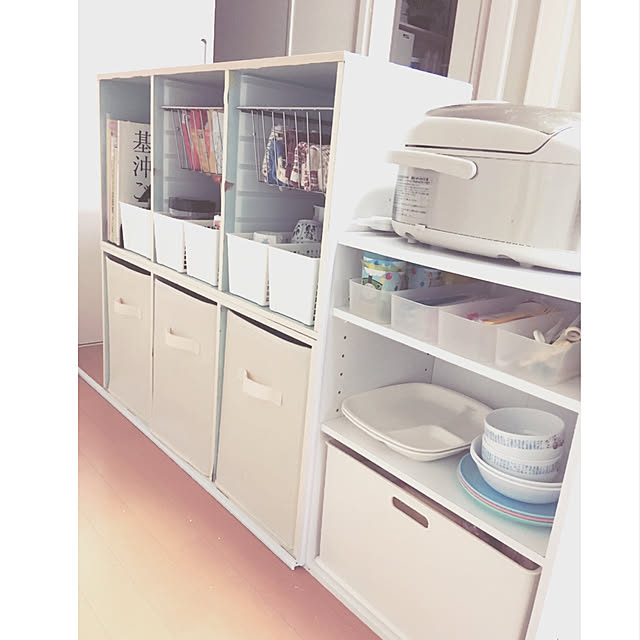 大阪発☆収納とインテリア「roseleaf」： ナチュラル感up♪食器棚にダイソーの「手作り布生成はぎれ」で目隠し