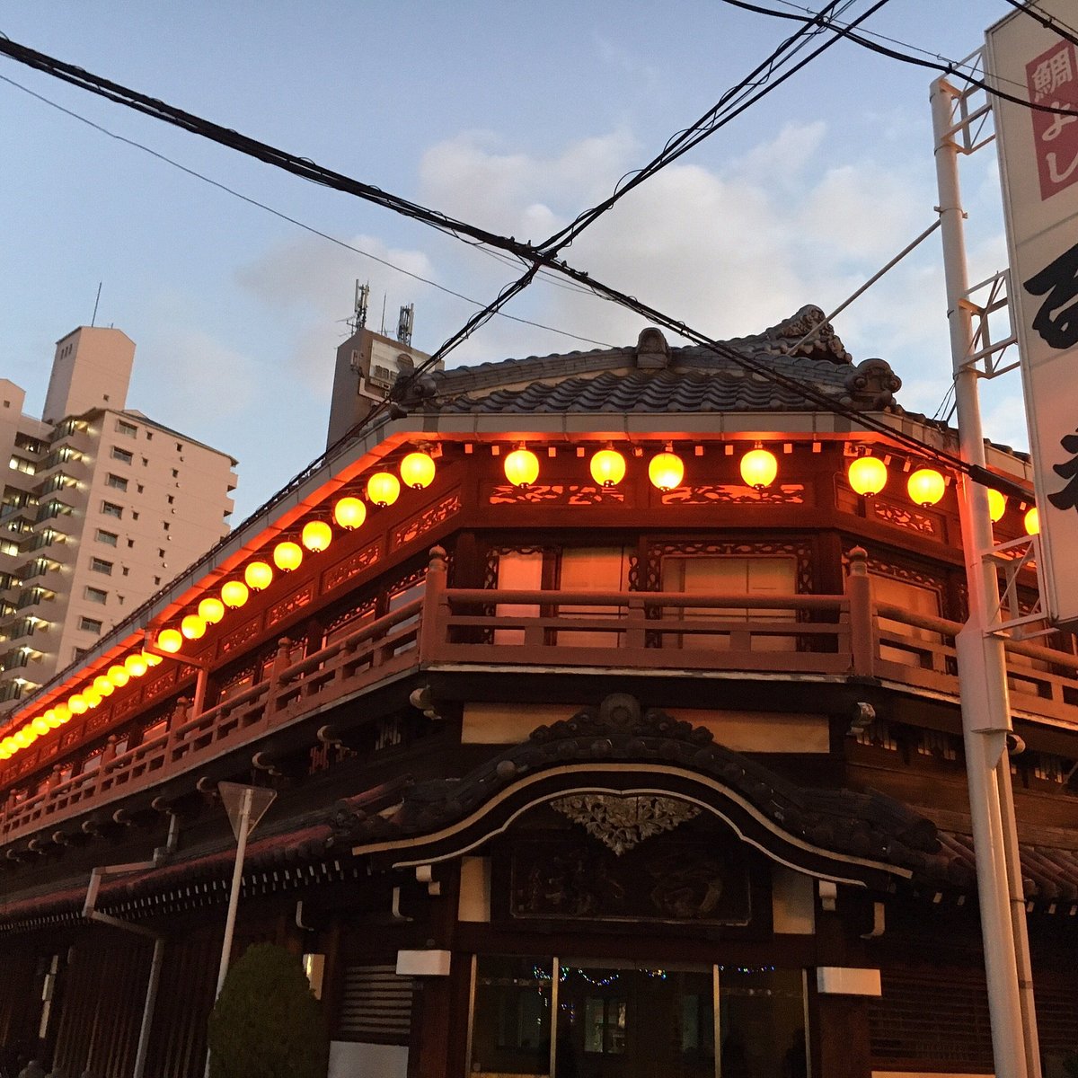 大阪に残る“さいごの色街”》飛田新地に行った男の告白「日本に江戸時代が残っていた」「おねえさんは白い襦袢に着替えて……」 | 文春オンライン