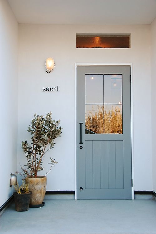 おしゃれな玄関ドアを開けると広がるナチュラルな空間 - 事例写真「敷地19坪の狭小分譲住宅」注文住宅のハウスネットギャラリ