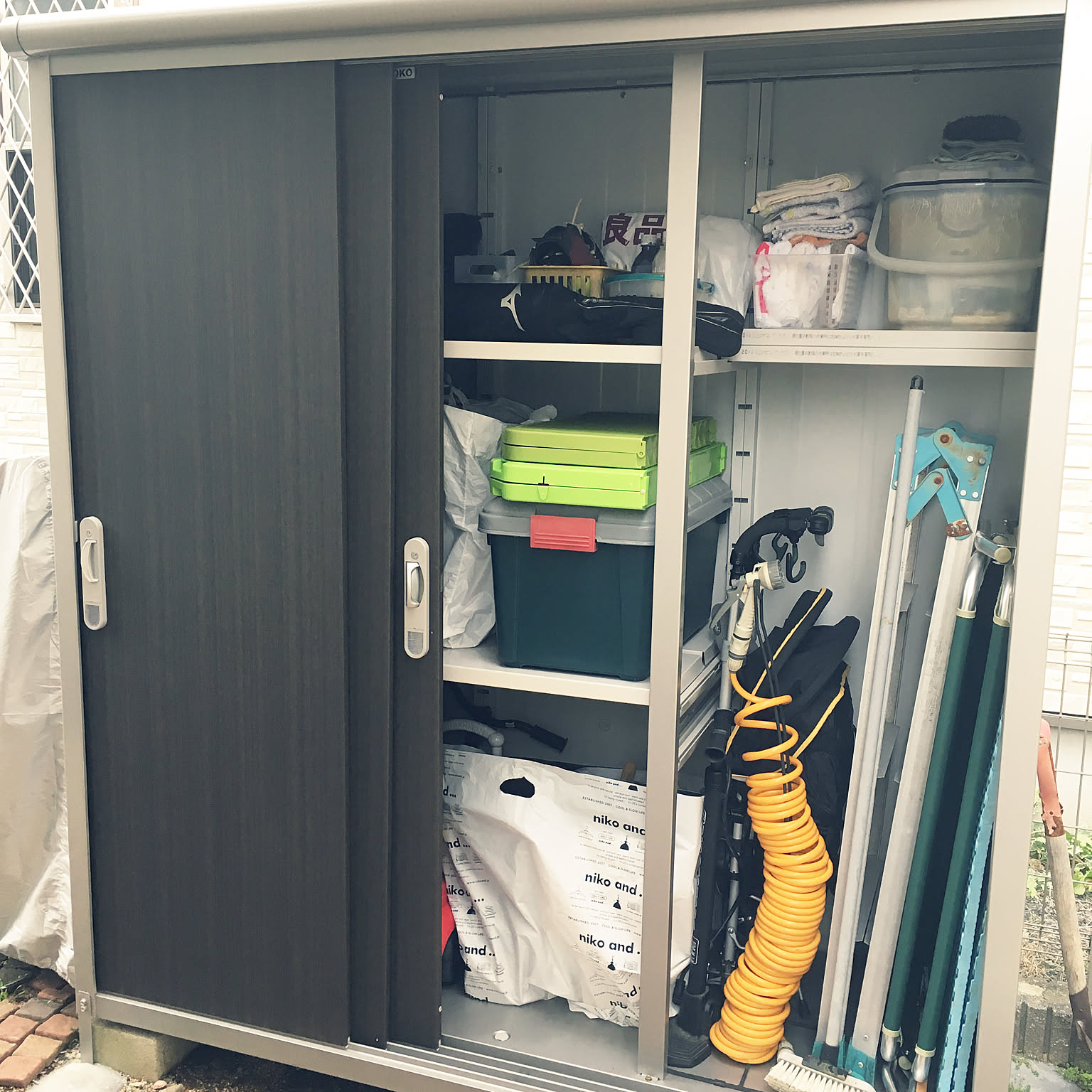 物置内の収納アイデア9選 DIYで棚やラックを工夫し整理整頓しよう！