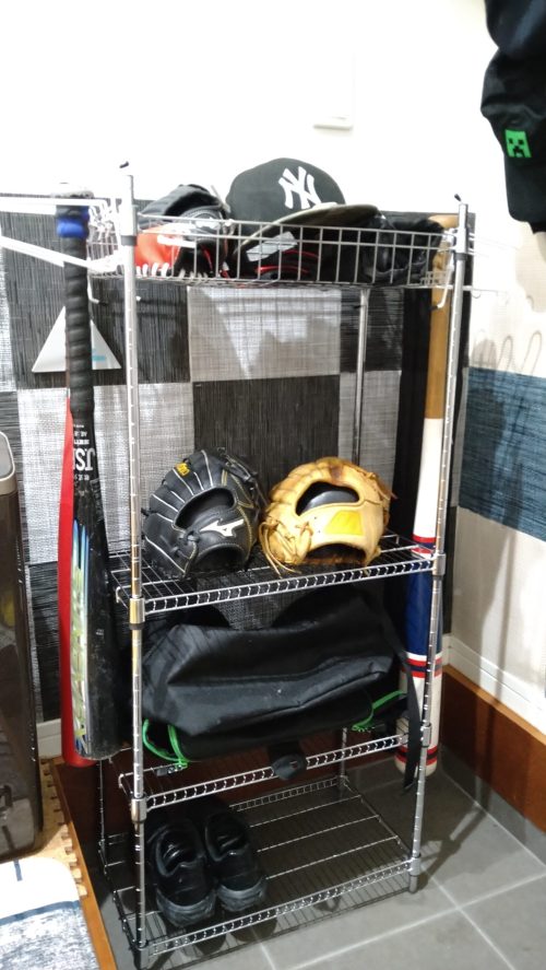狭い玄関に野球道具を収納！ニトリのスチールラックで専用ラック風にはまじMAMA's WORKs