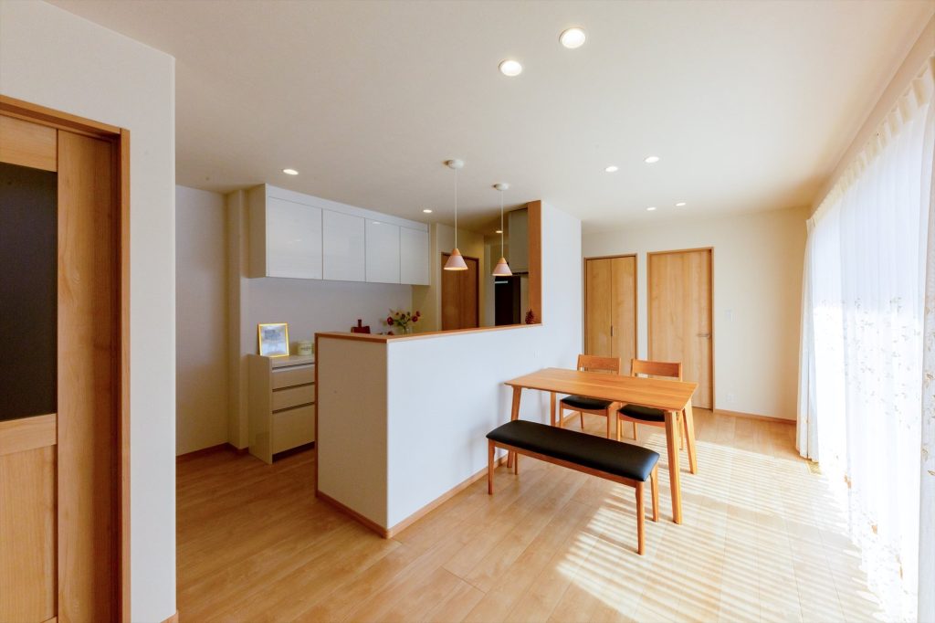 新築のインテリアコーディネートは床の色選びから！色別の特徴とコーディネート例家づくりコラムウィザースパークウィザースホーム