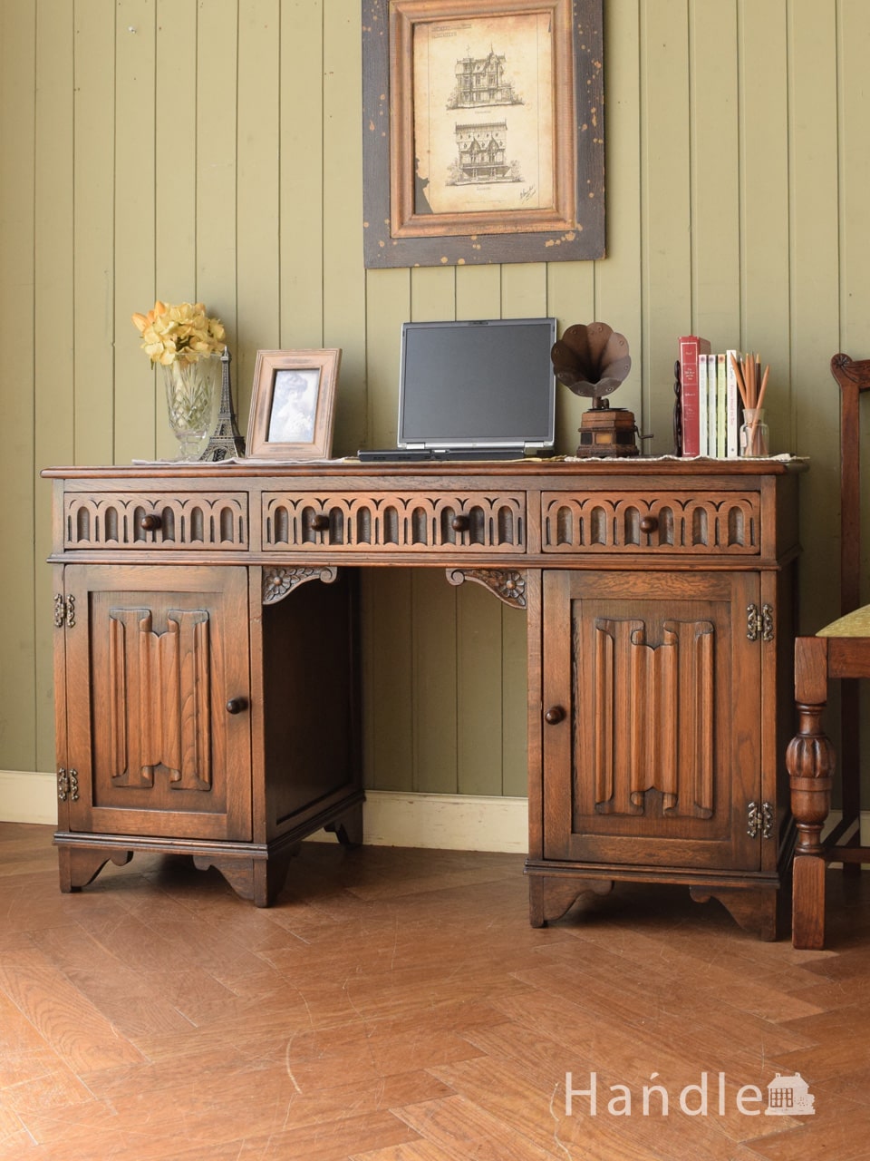 イギリスアンティークの気品漂う、ワークスペース兼リビング - アンティークの部屋・インテリア実例アンティーク家具のラフジュ工房