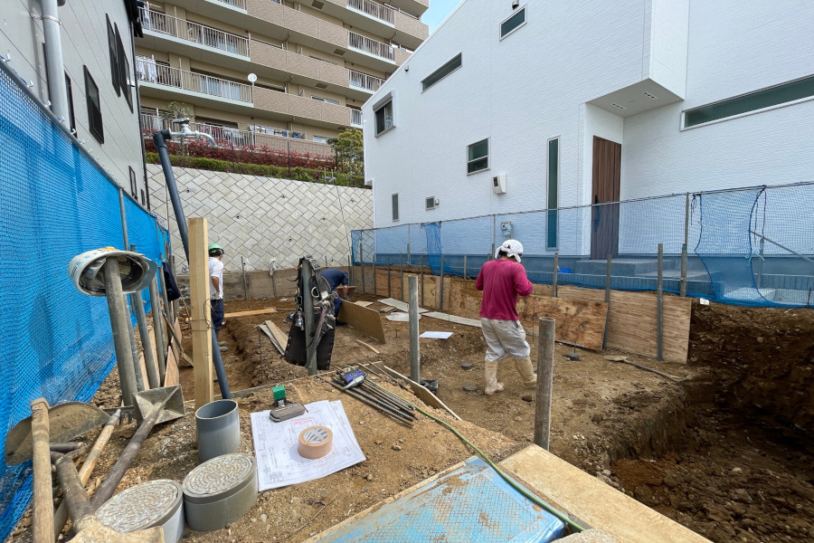 捨てコンクリート打設 - 朝日建設の現場日記 町田市仮称 広袴町計画新築工事