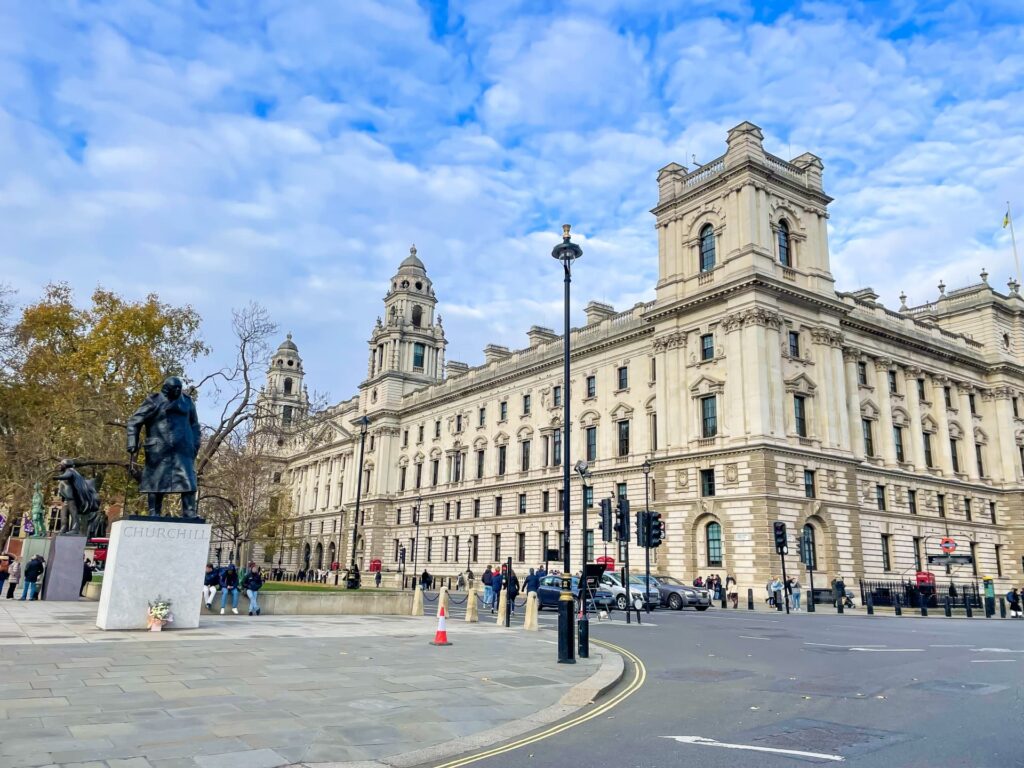 イギリス風の家づくりプロが教えるおしゃれな英国インテリアと内装の考え方 –大阪インテリアコーディネートオフィス個人宅・マンションCOLORHOUSE