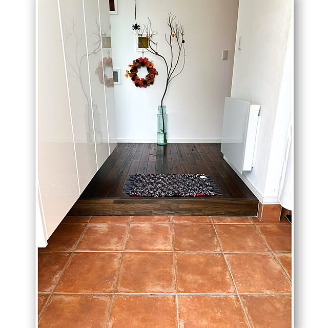 玄関タイルに付いた黒ずみを落とす方法 - おうちのクリーニングお役立ちコラム