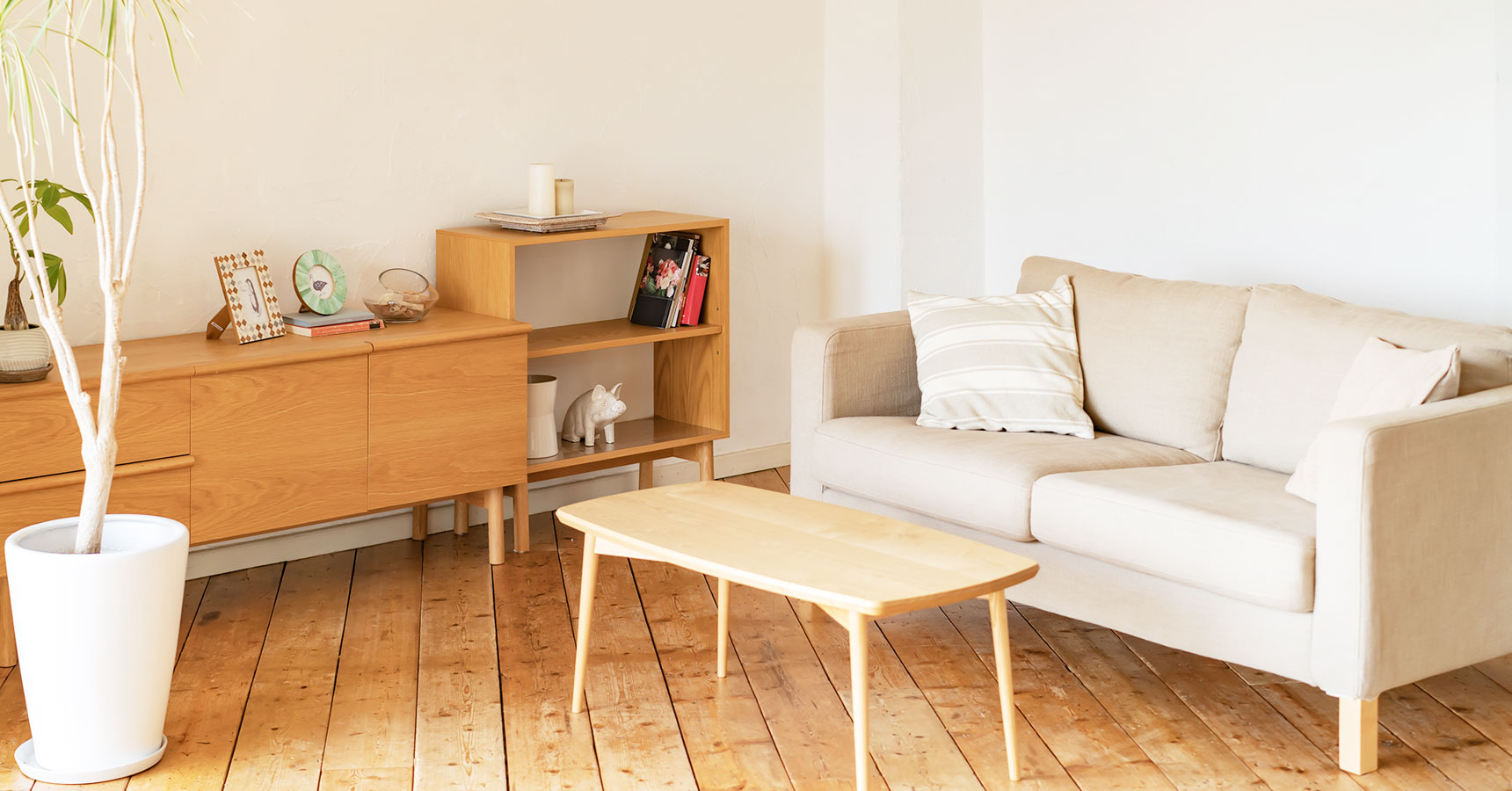 8畳のリビングダイニングは狭い？広く見せるレイアウトのコツとはVACAY ヴァケイ