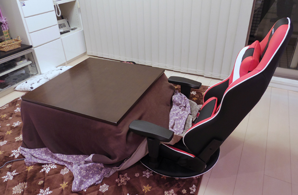 アームホール搭載 こたつと一体化できる“着る”こたつ布団