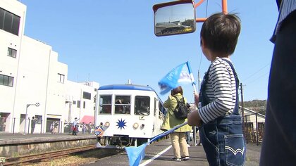 陽気に包まれた神門通り 冬晴れの散策を楽しむ観光客の姿が 「コートいらなくて気持ちよかったです」 島根県出雲市 出雲大社（2023年12月28日掲載）｜日テレNEWS