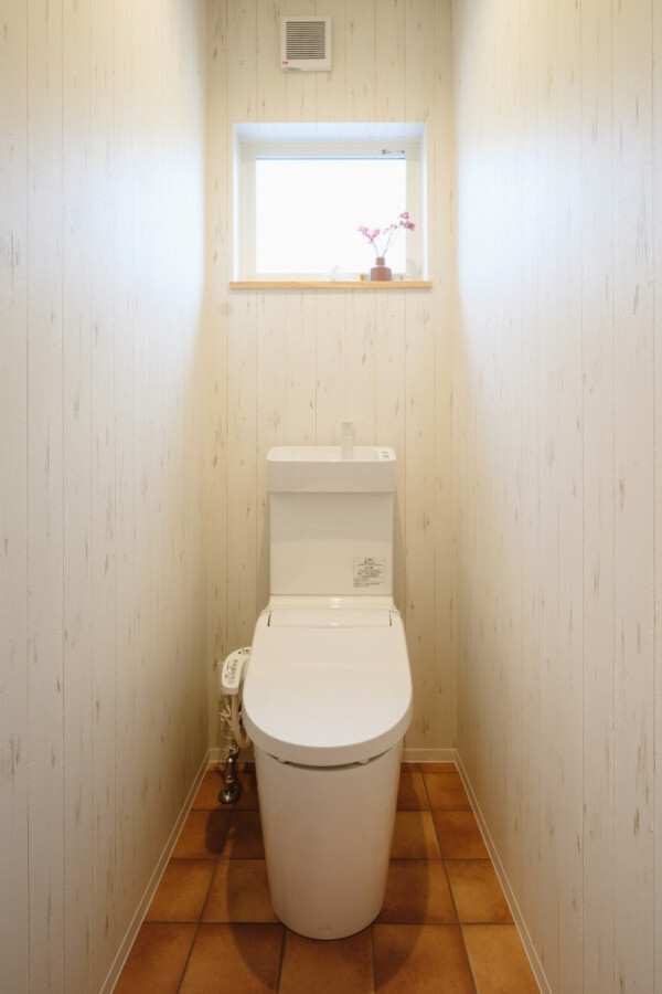 施工例230 トイレの腰壁リフォーム〜杉羽目板〜羽目板屋どっとこむ マルウメ梅江製材所