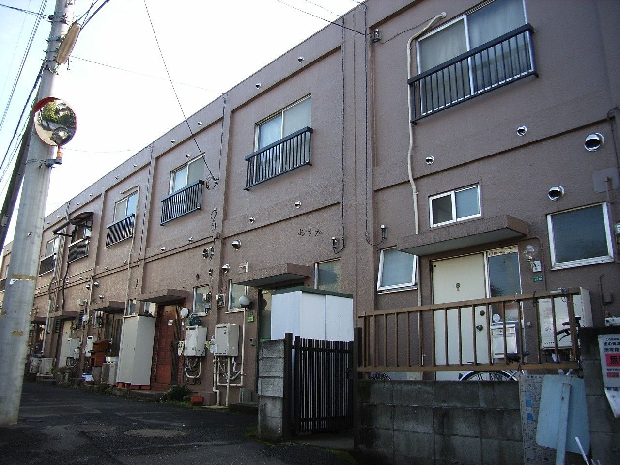 コピペして建てた？ そっくりなテラスハウス群 ロンドン イギリスat home VOX アットホームボックス