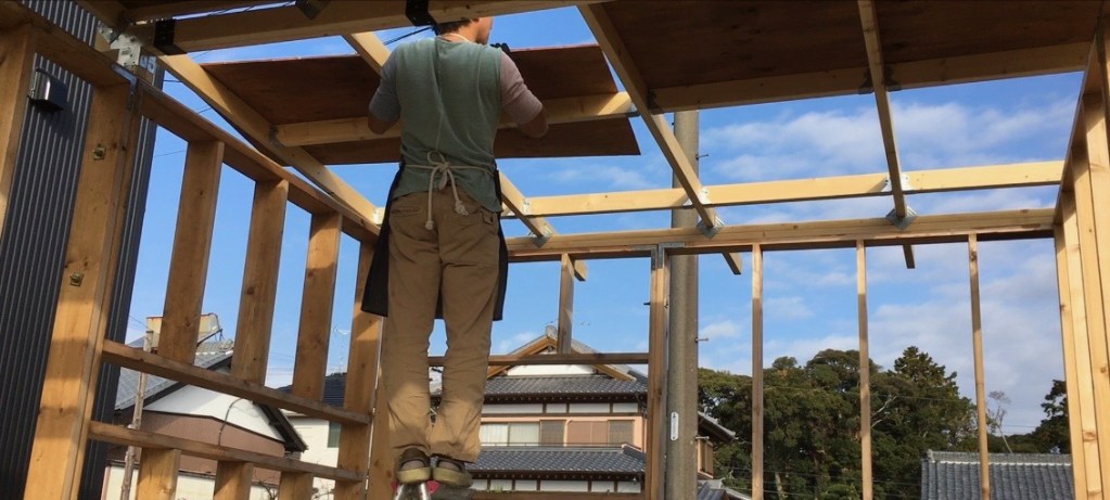 フランスメーカーの屋根材「Onduline オンデュリン 」Onduline SA 3758 :: 建材トレンド