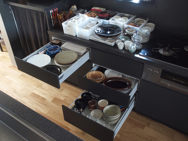 キッチン吊戸棚の収納遍歴 : ほぼ100均で片付け収納に挑戦