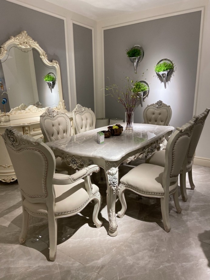 ロココ調＆バロック調ソファ アンティークな空間におすすめの5選