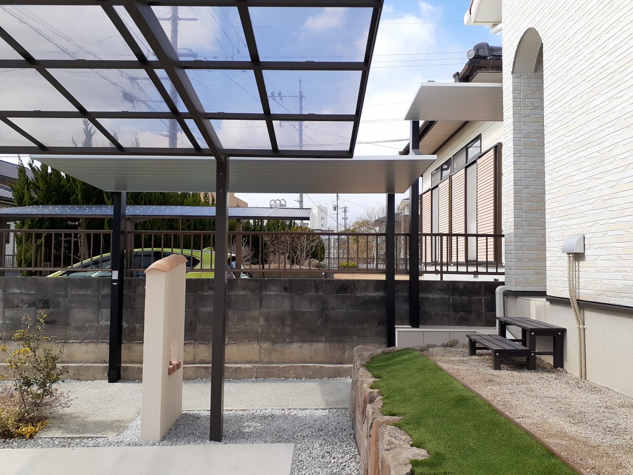 最近の施工事例＞独立テラスを初めて玄関に設置しました！エクスガーデンナビ