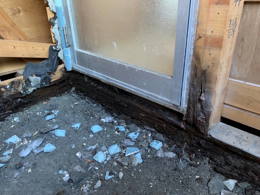 経年劣化のポリ浴槽の補修アサクラハウス&モアビルドのブログ