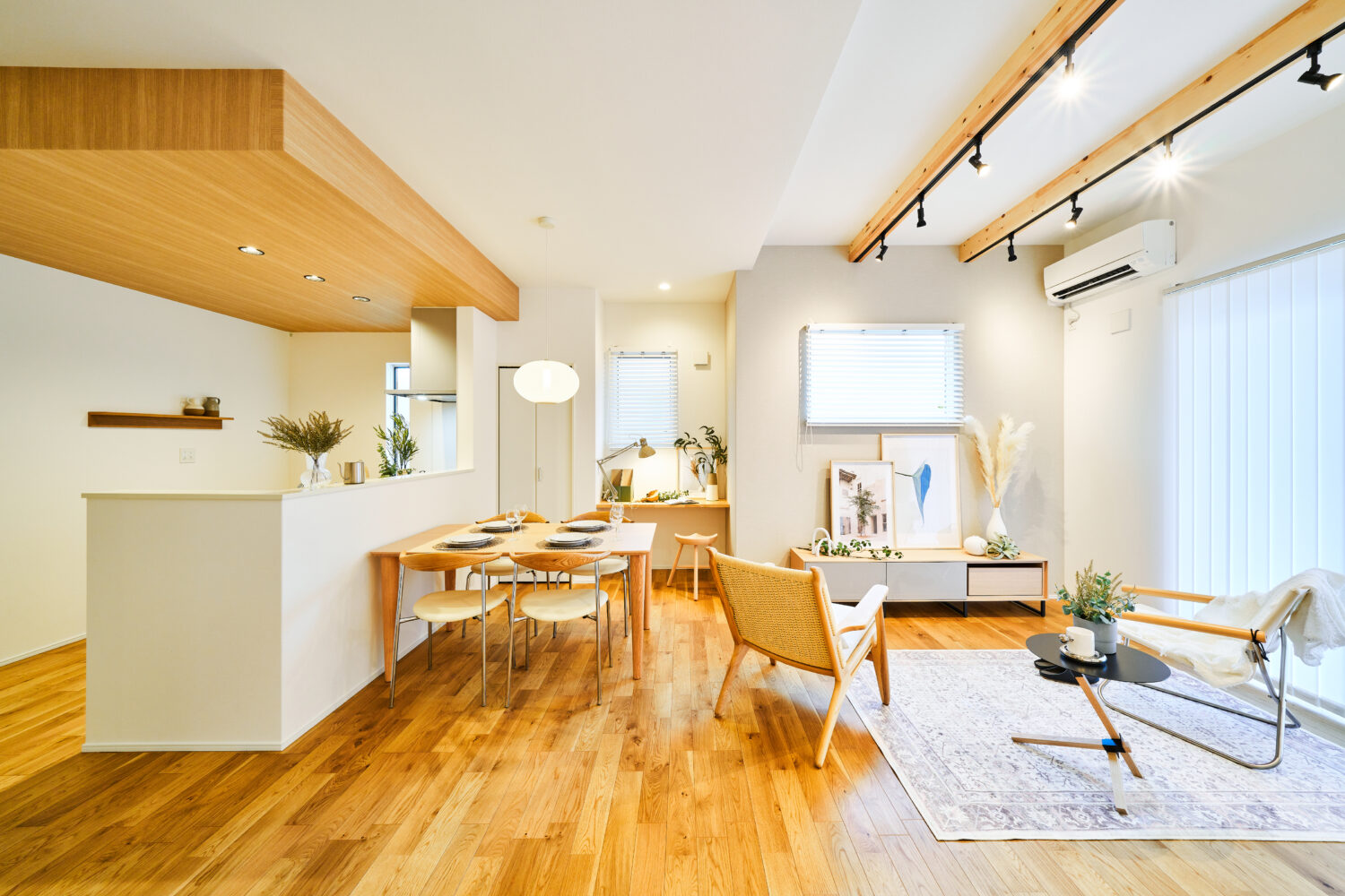 めざすのはフェミニン＆エレガント♡大人女子の洗練が素敵RoomClip mag暮らしとインテリアのwebマガジン