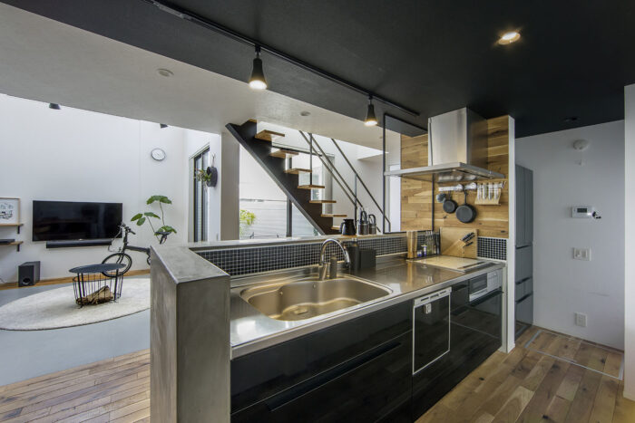 狭いキッチンのレイアウトのコツ！最適な収納方法や実例をご紹介！リフォーム費用の一括見積り -リショップナビ