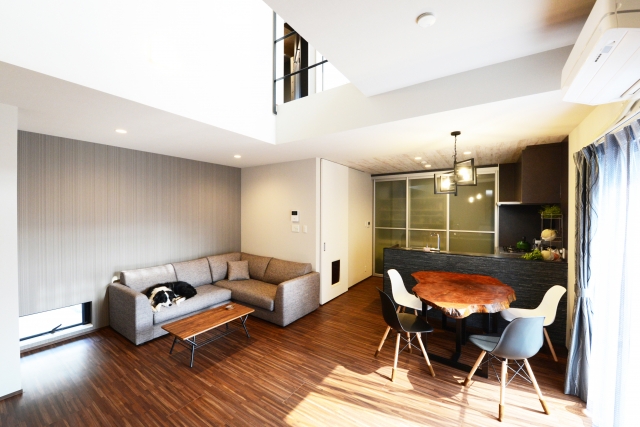 狭い家でもすっきり暮らす8人のコツ。キッチン、リビングの実例紹介ESSEonline エッセ オンライン