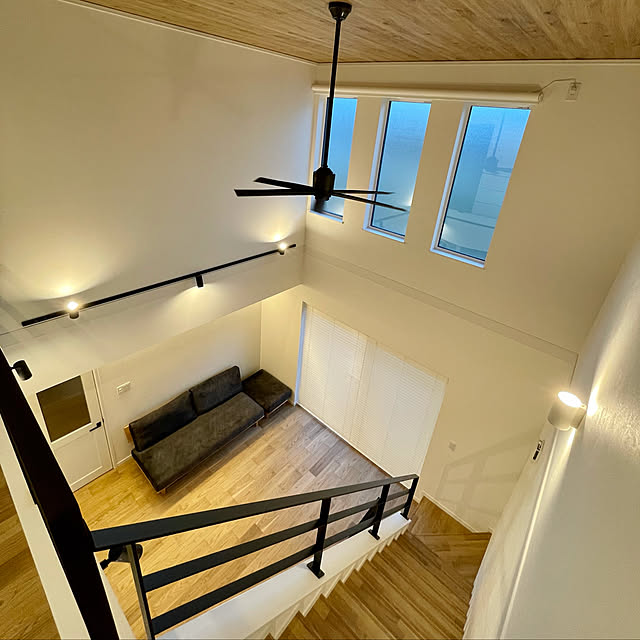 番外：吹き抜けの窓にロールスクリーン小金井市 M 邸-2綿カーテン オーダーカーテン ラグ 国立 自然素材 たとぱに