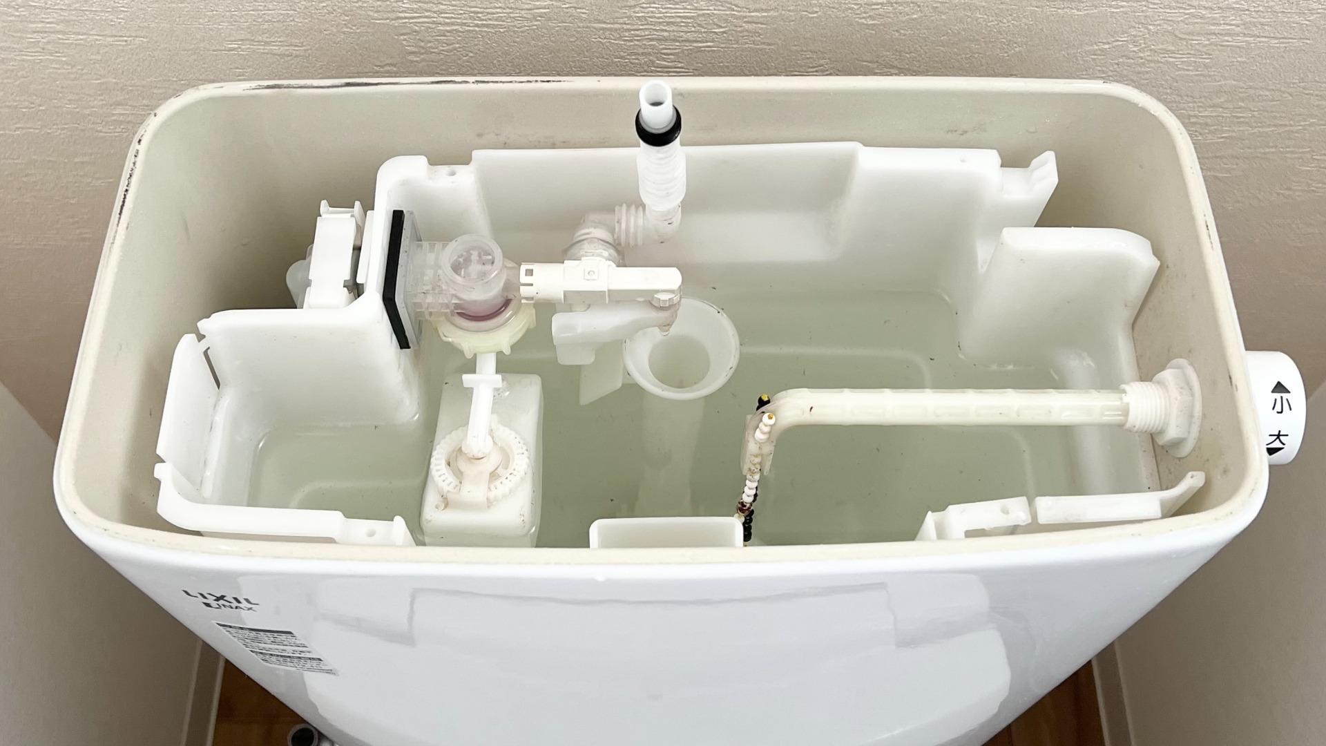 トイレタンクの掃除方法を解説！準備するものと注意点も紹介