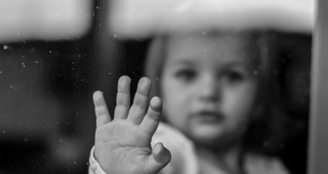 握りやすいから砂もホコリも一掃！ ダイソー の「サッシブラシ」はズボラーにうってつけ♪ - レタスクラブ