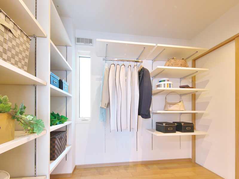 押入れの奥行きが深すぎる時の収納アイデア！納戸の棚のコツもご紹介！特集・コラム - ディノス