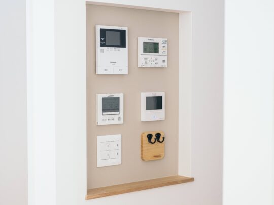 飾り棚とニッチの活用法:インテリアと収納を美しく組み合わせるアイデア和光地所