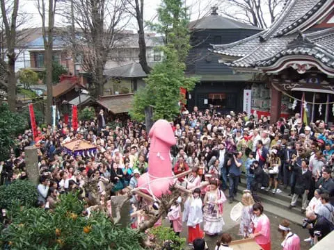 日本の2大「ちんこ祭り」 東と西のおみこし・屋台・神社の違いは｜黒木 貴啓｜OMOTE PRESS