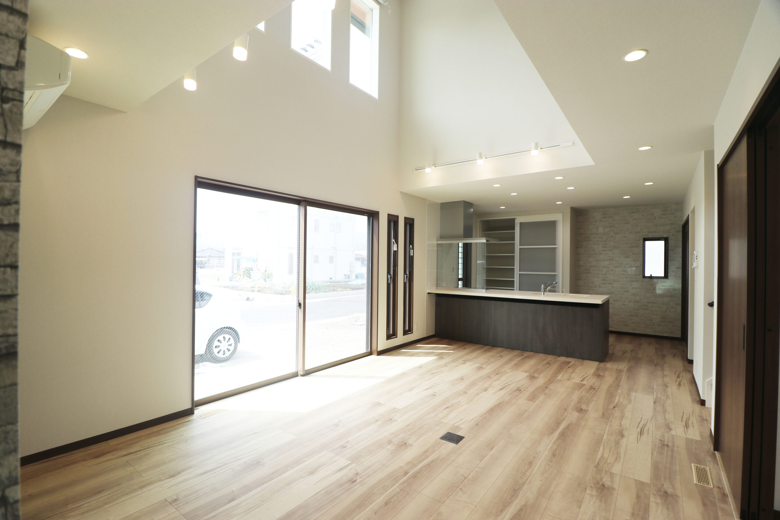 9 件の「テレビ裏クローク、階段」のアイデアを今すぐ保存リビング インテリア、テレビ インテリア、インテリア 収納 など