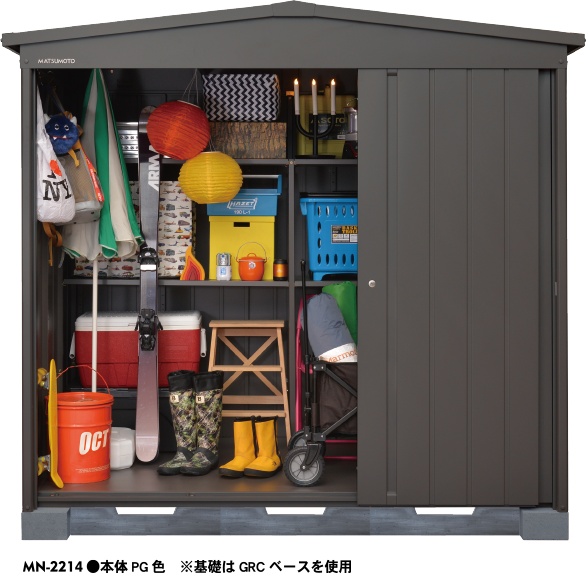 収納庫 木製 屋外 小型薄型 野外 三角屋根 納屋 小屋 物置 倉庫 アメリカン カントリー 小窓付き レトロ ヴィンテージ 幅106 奥行69高さ160Lost and found interior