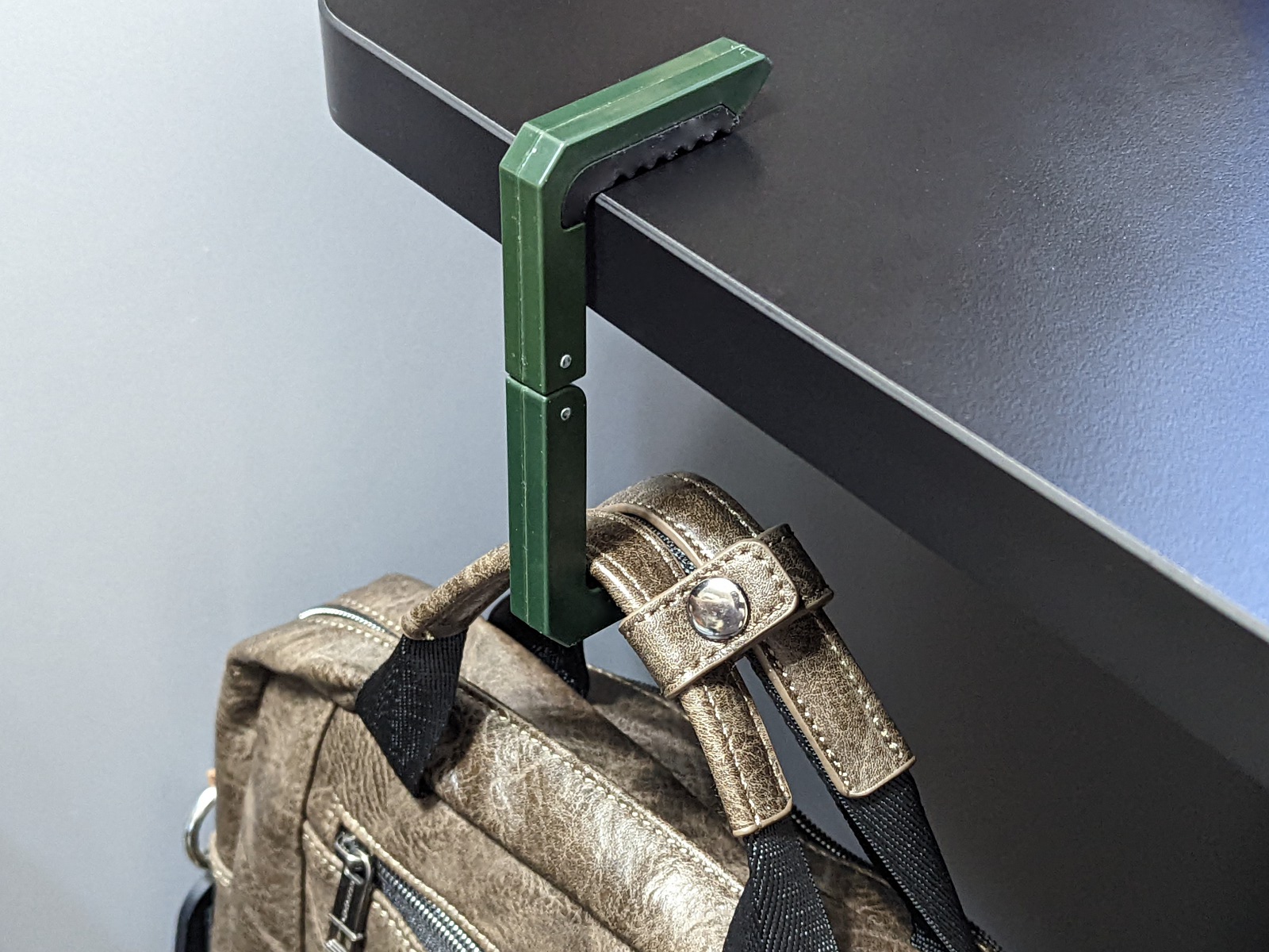 セリア 帰宅したらバッグをかける！家具に取り付けるフック