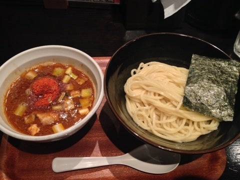 自家製麺 つけ麺屋しずく (@shizukuyume) /