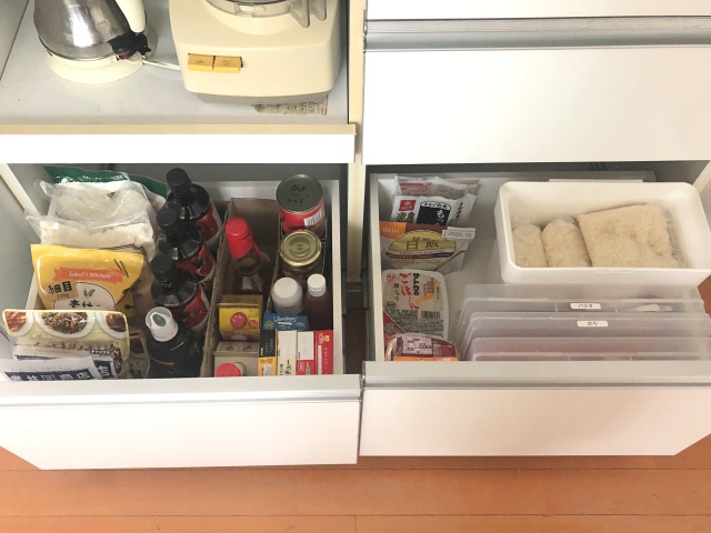 取り出しやすく、管理もらくらく。買いすぎを防げる「食品ストック」の収納術キナリノ