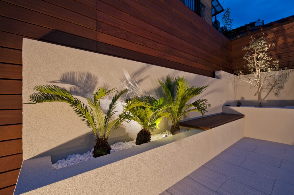 白を基調とした高級感のあるリゾート風エクステリアテラス愛知県岡崎市エクステリア・外構K・Aガーデン